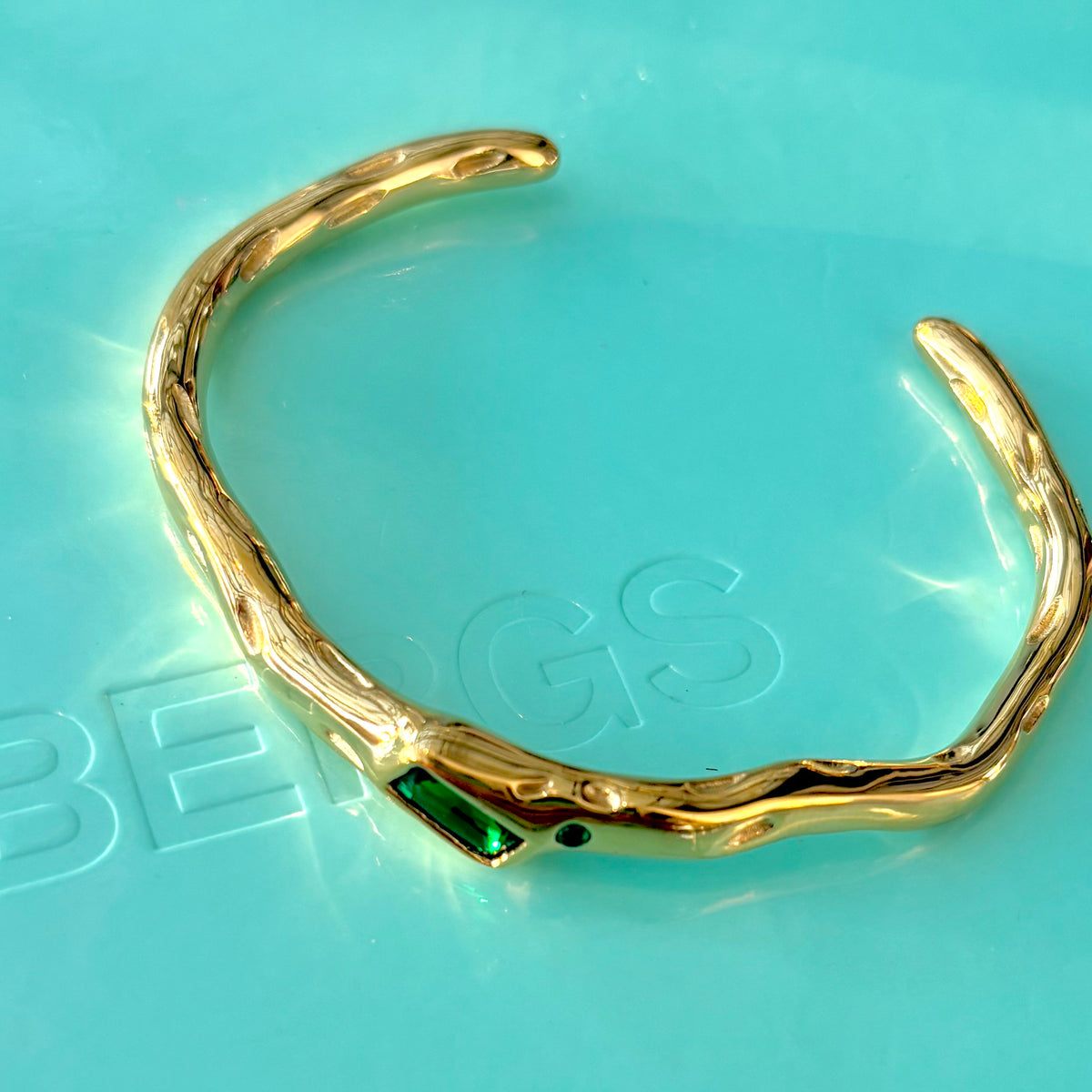 Astra Gold Cuff, Emerald detail