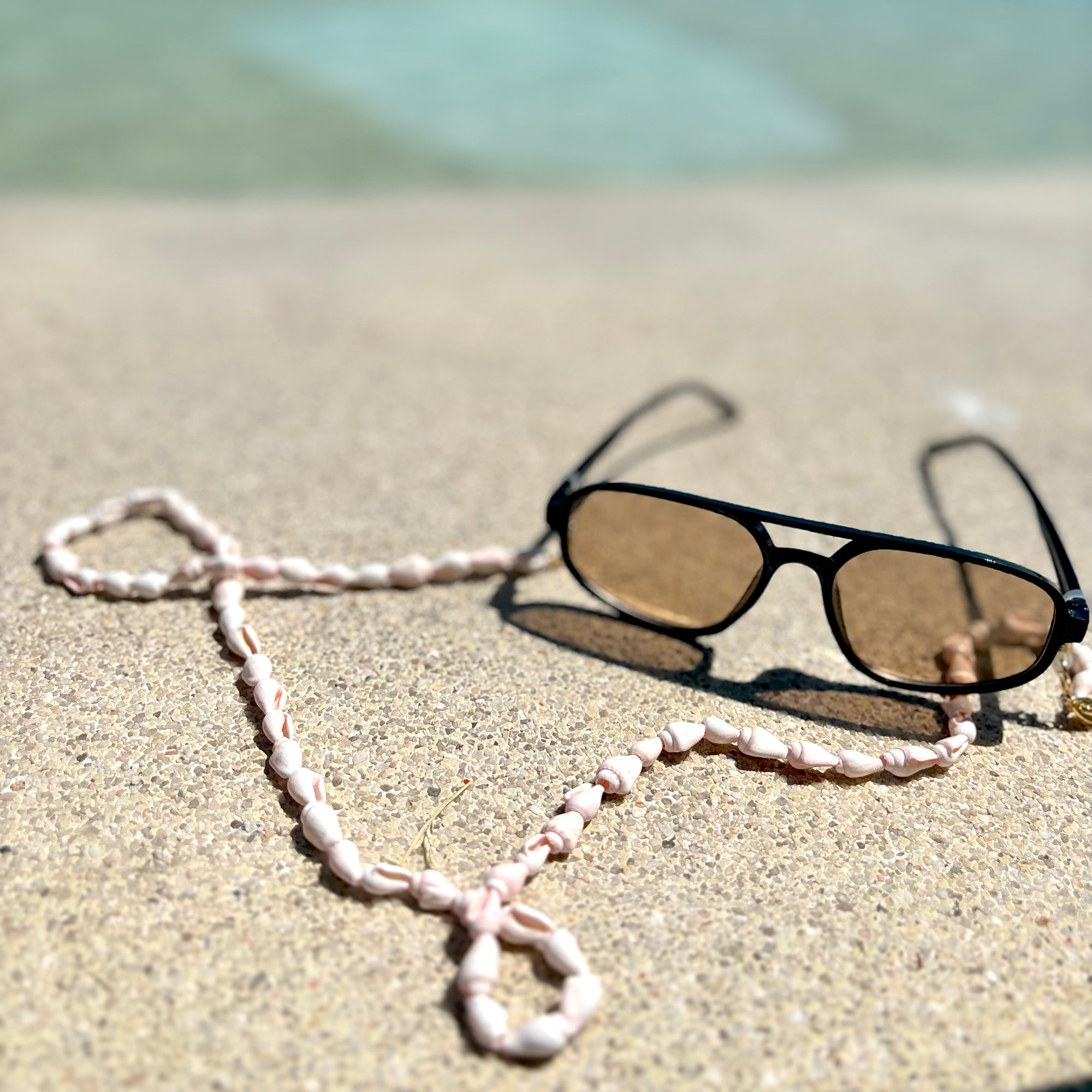 Sorbet Shell Glasses Chain