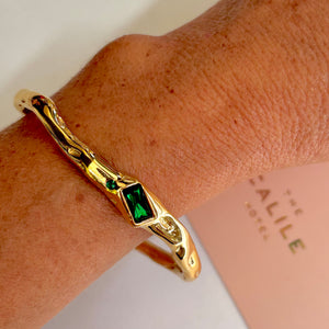 Astra Gold Cuff, Emerald detail