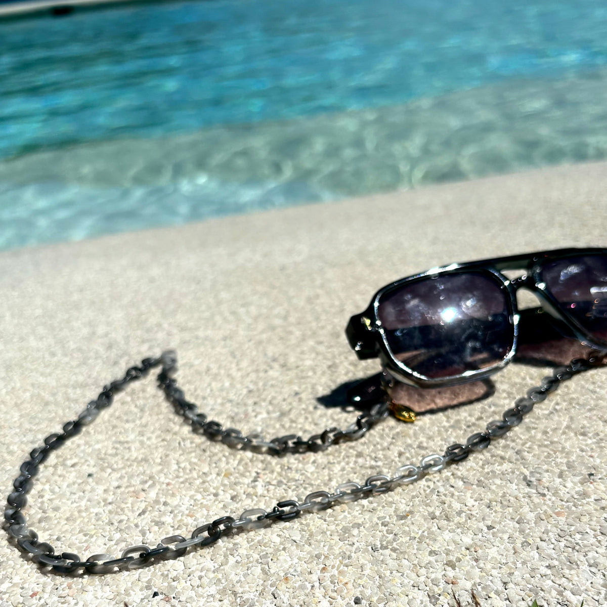 Nikki Beach Club Glasses Chain Grey