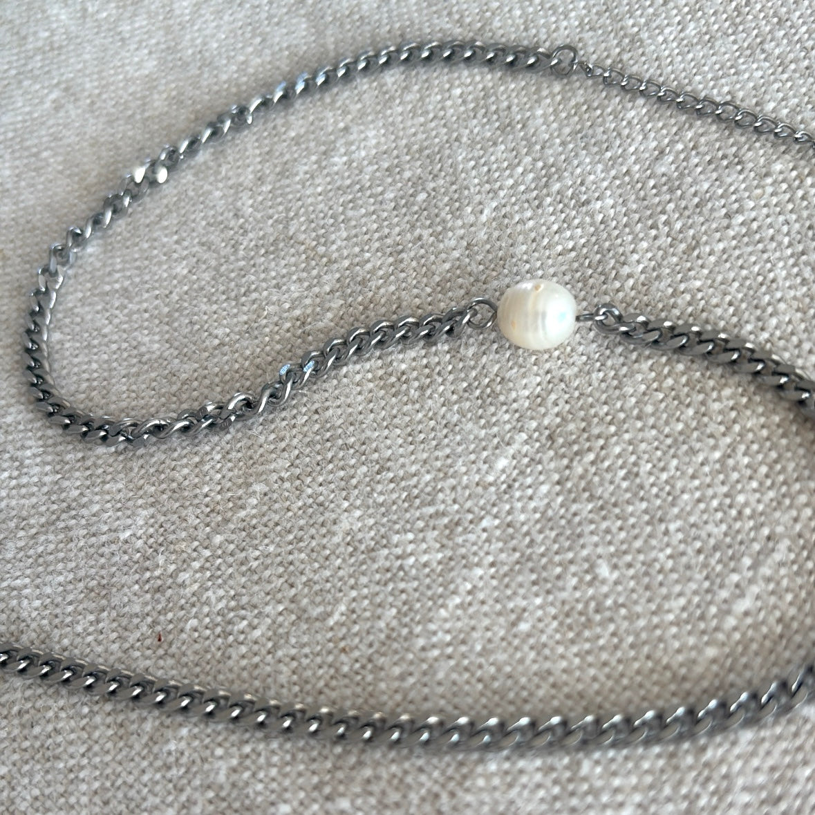 Juniper pearl necklace, chunky chain silver