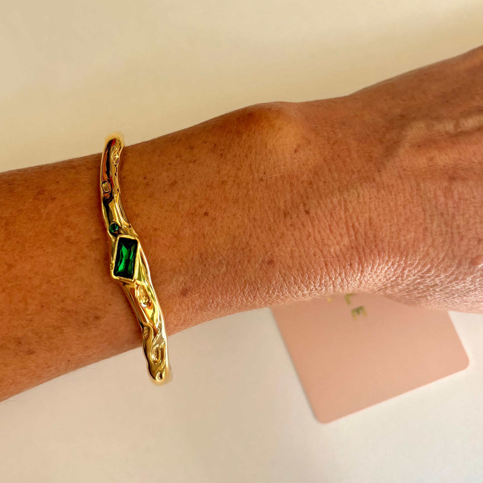 Astra Gold Cuff, Emerald detail