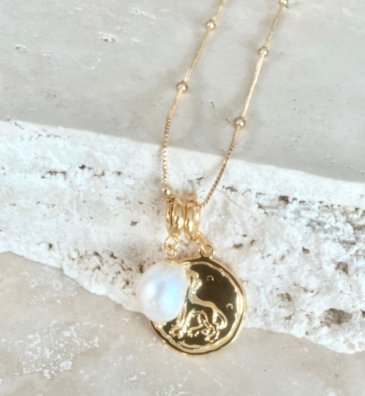 Zodiac with Freshwater Pearl- Leo July 23 - Aug 21