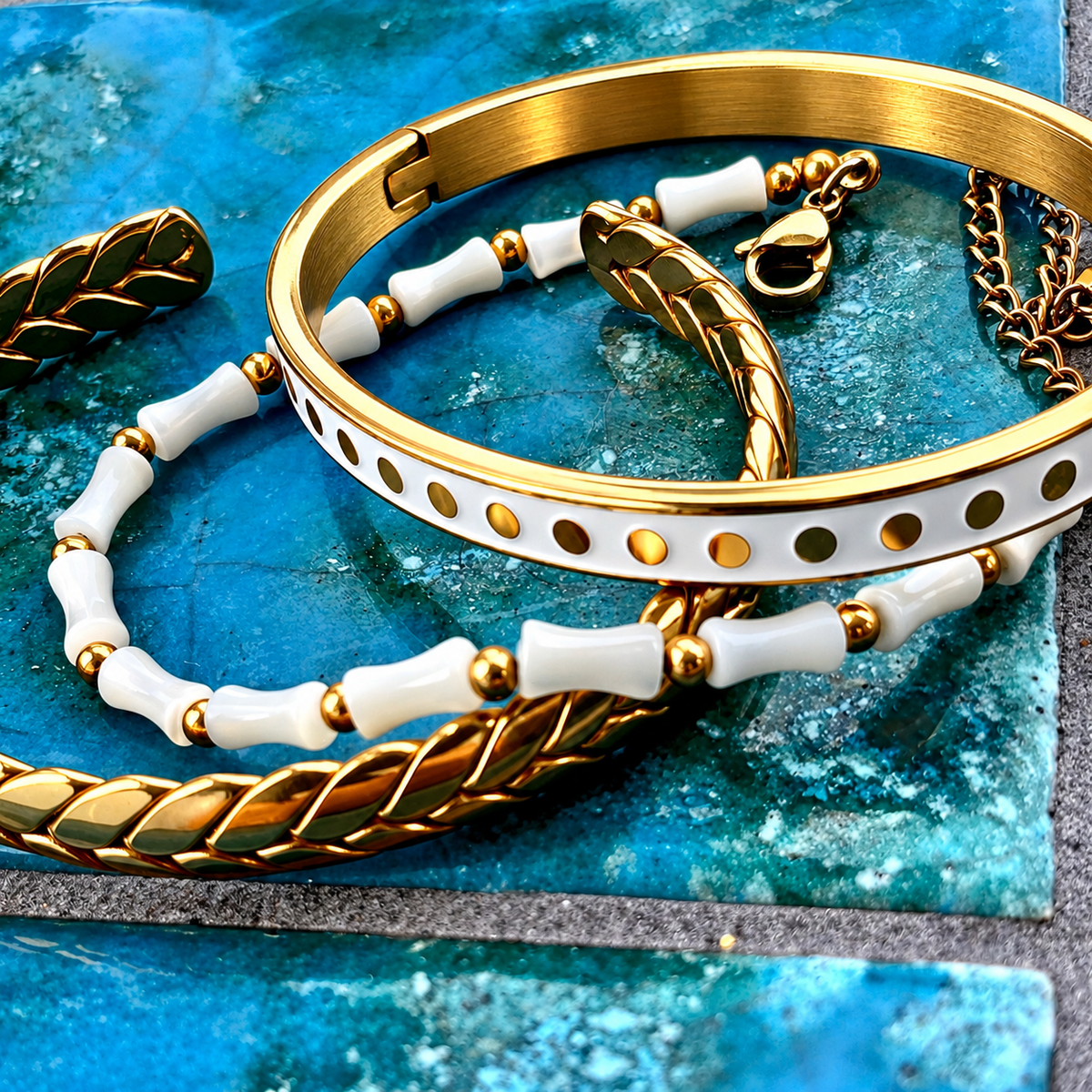 Phoenix Cuff Snow