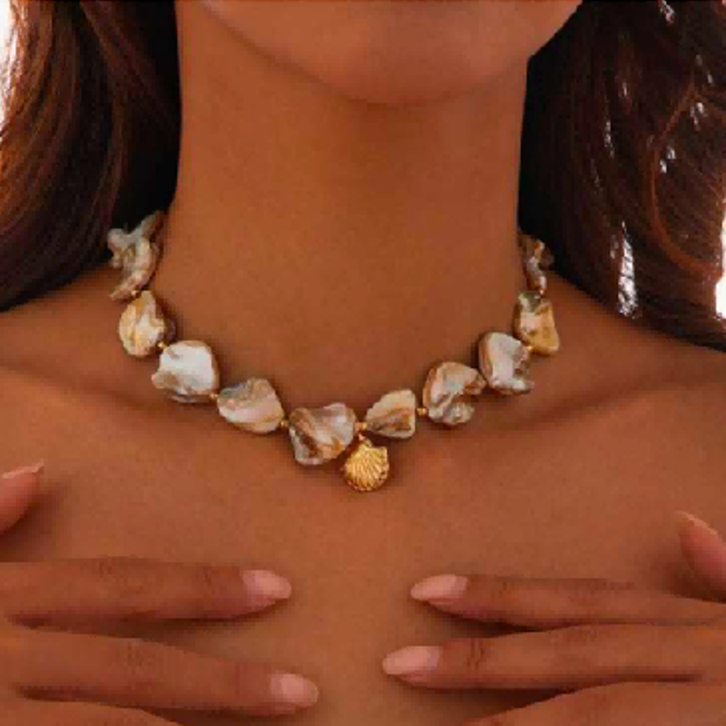 Club 55 St Tropez necklace, shell detail